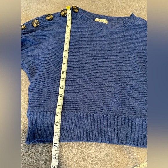 Prof Apparel Blue Bat Wing Women’s Sweater. Ribbed knit sweater buttons - Picture 3 of 11